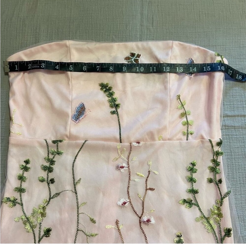NWOT Lulu strapless embroidered dress - NEVER WORN - Picture 3 of 7